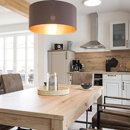 Gut Gross Fedderwarden, Alma דירה